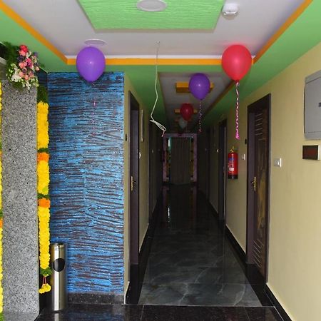 Hotel Sri Hasmitha Vijayawāda Extérieur photo