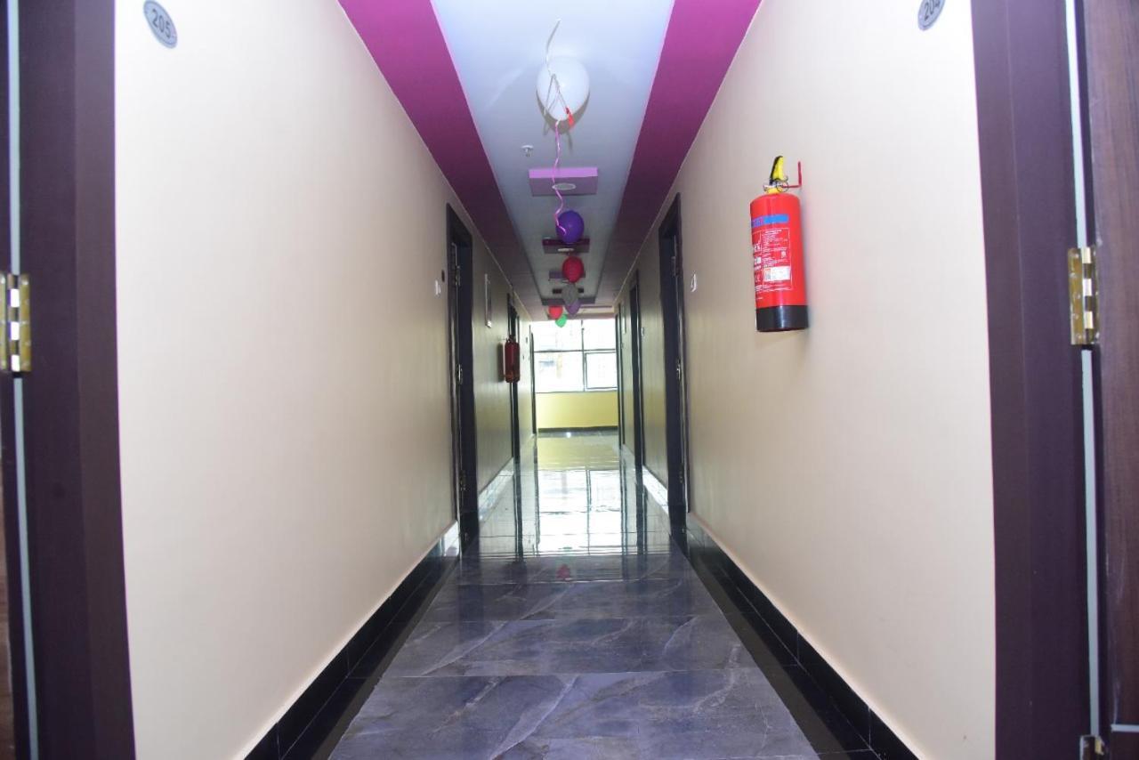 Hotel Sri Hasmitha Vijayawāda Extérieur photo