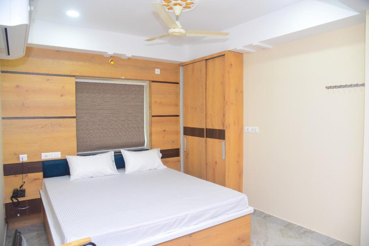 Hotel Sri Hasmitha Vijayawāda Extérieur photo