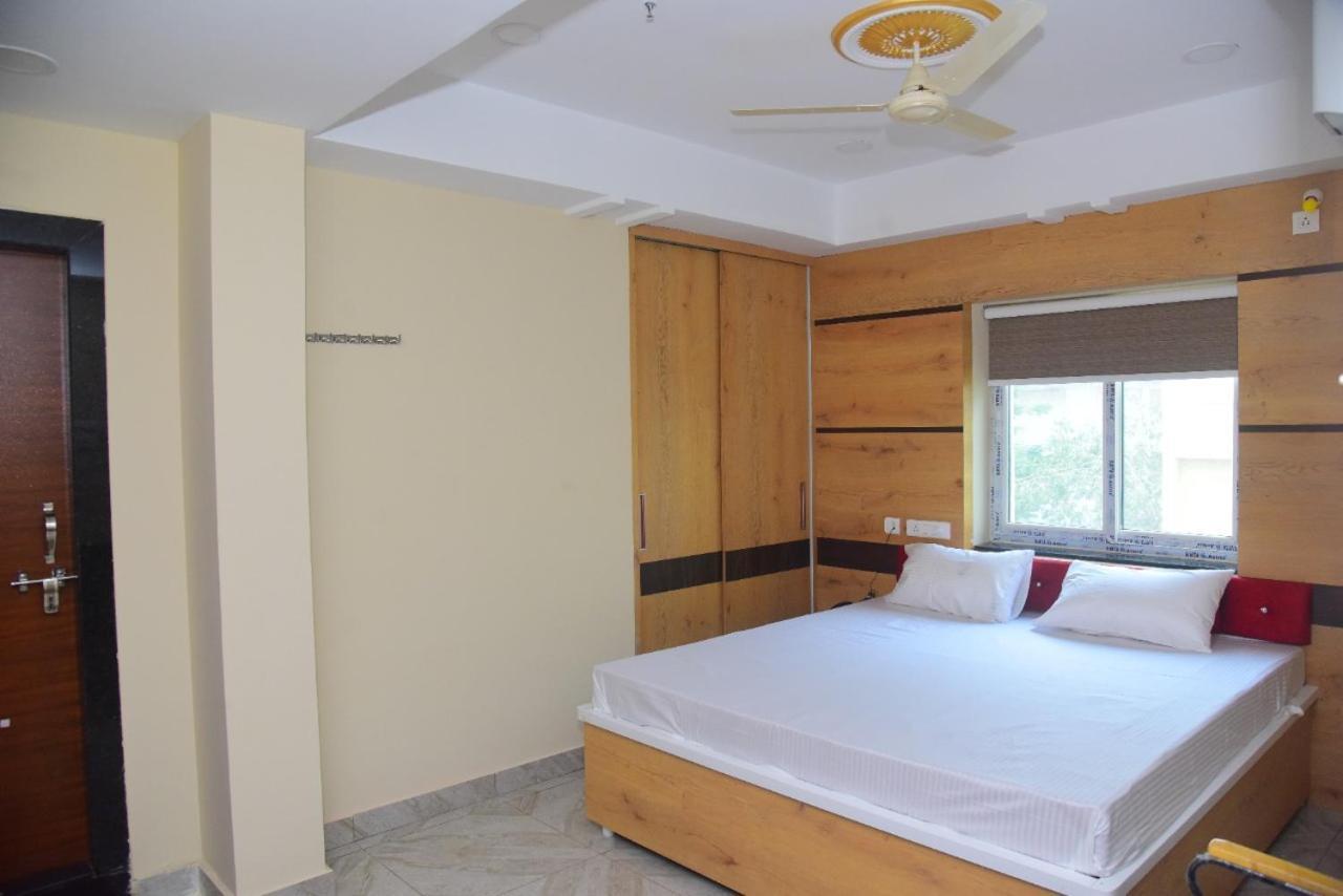 Hotel Sri Hasmitha Vijayawāda Extérieur photo