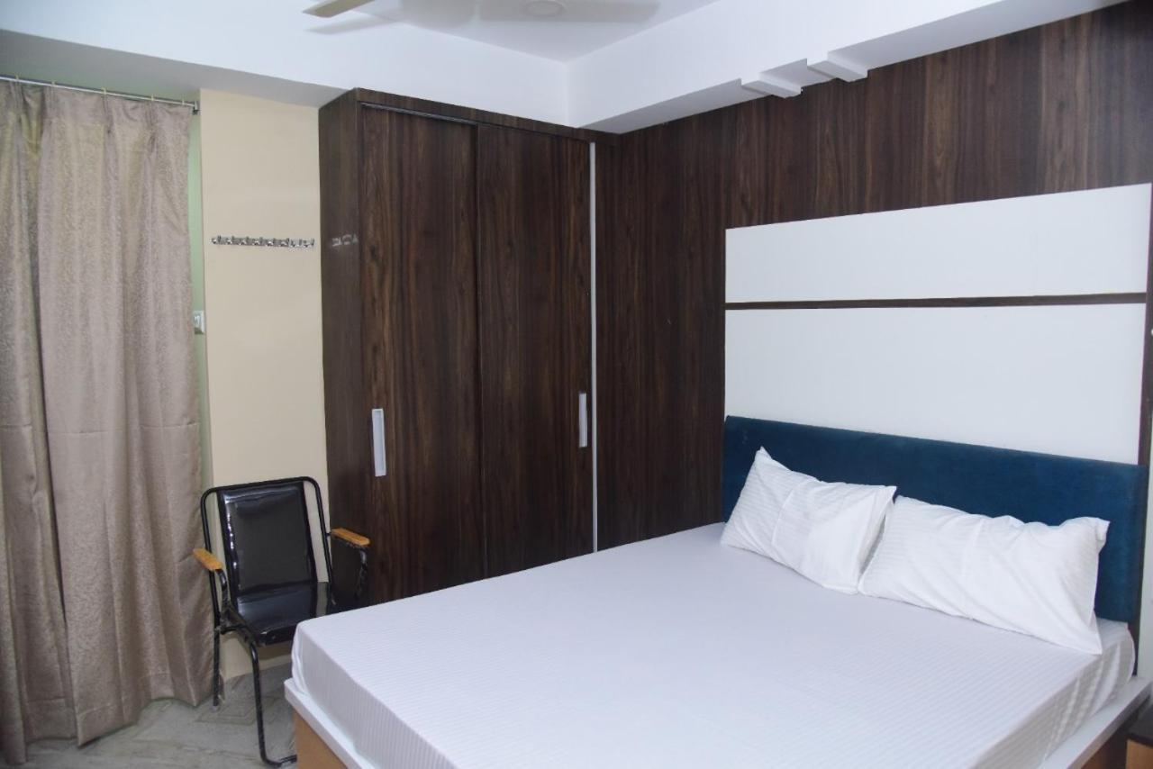 Hotel Sri Hasmitha Vijayawāda Extérieur photo