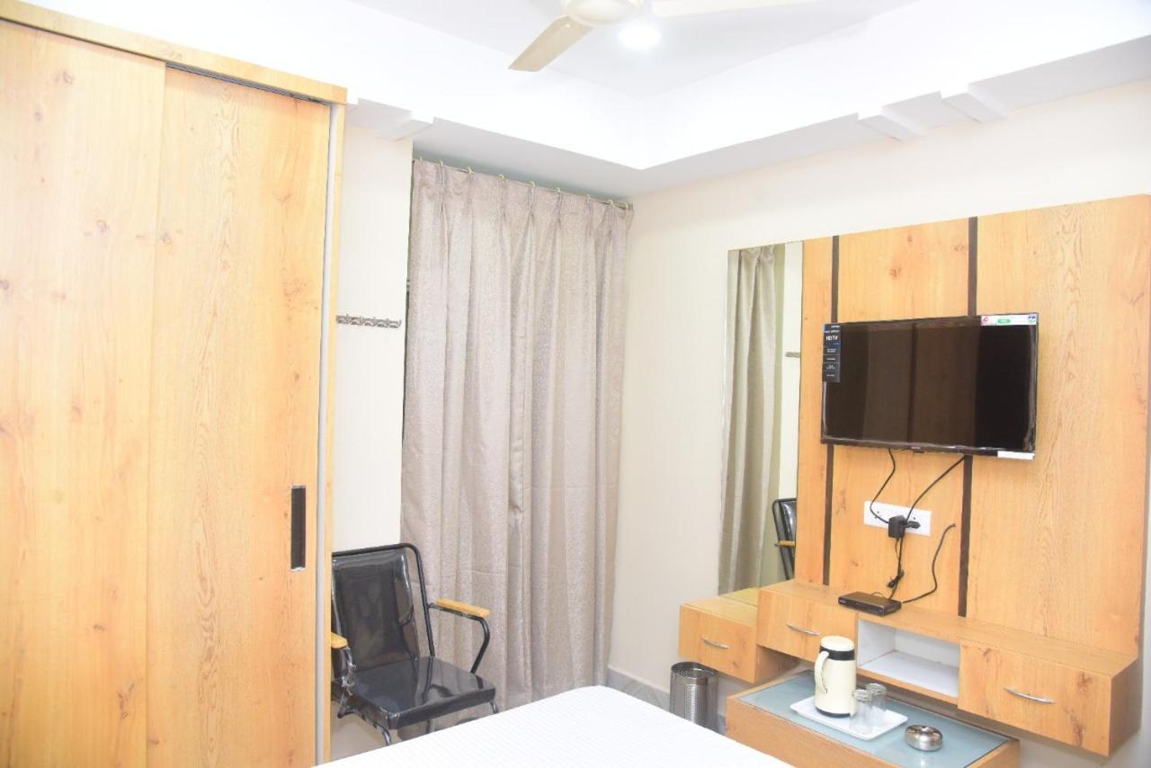 Hotel Sri Hasmitha Vijayawāda Extérieur photo